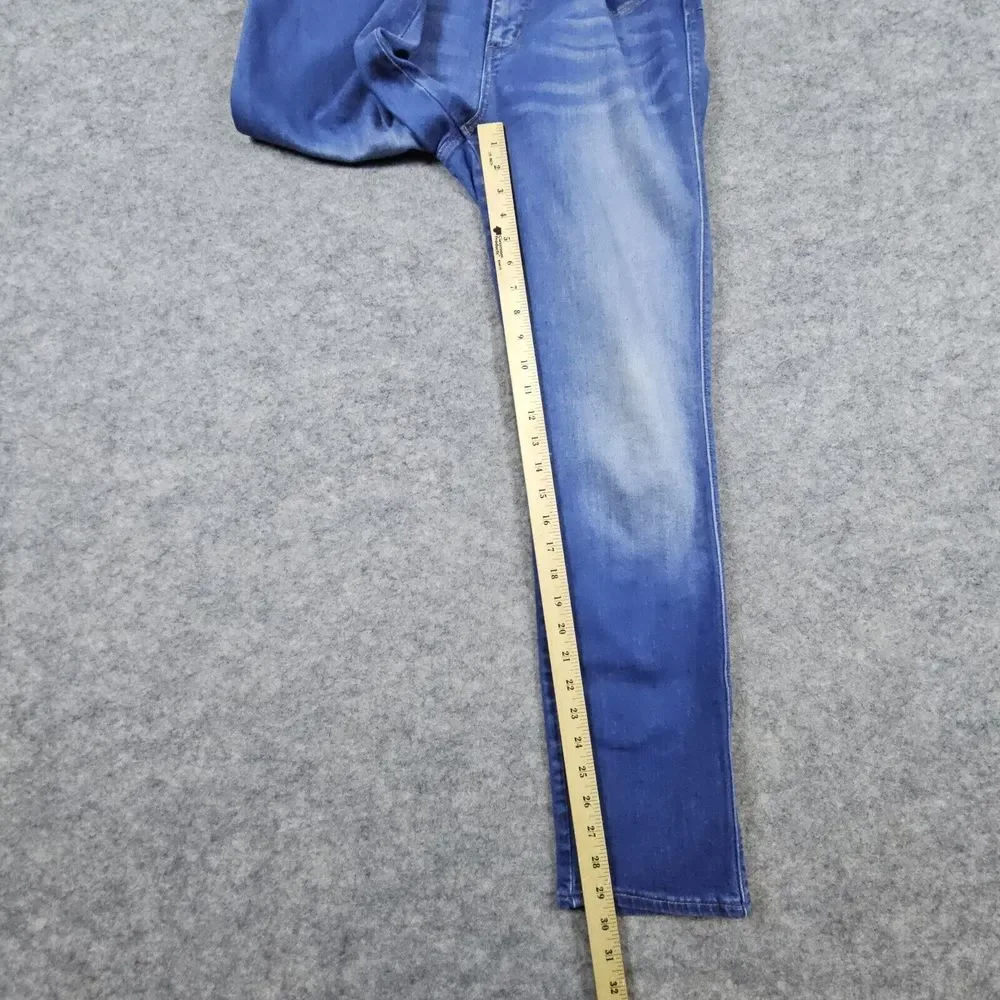 Levi Strauss Flatters & Flaunts Women's Skinny Leg 29x32 ACTUAL 30x30 Blue Jeans